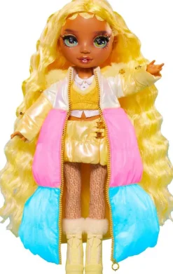 MGA Poupée Mannequin Rainbow High Winter Wonderland Sunny 27 cm^ Poupées Mannequins