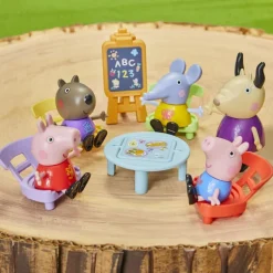 Hasbro Salle de classe de Peppa pig^ Les Héros Et Personnages